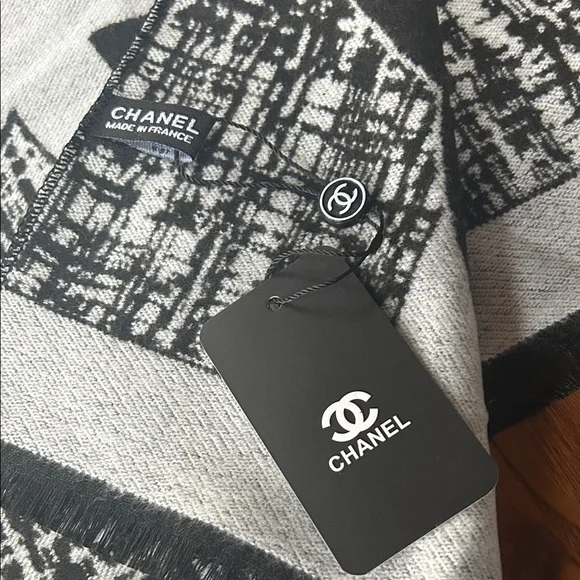 Chanel VIP White and Black Scarf/Throw/Wrap-Camellia, ribbon, tissue paper & box - Picture 6 of 9